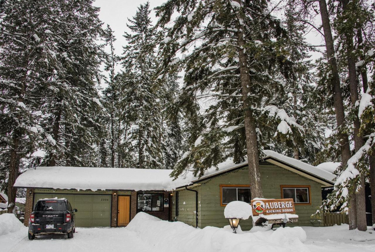 Auberge Kicking Horse Guest House غولدن المظهر الخارجي الصورة