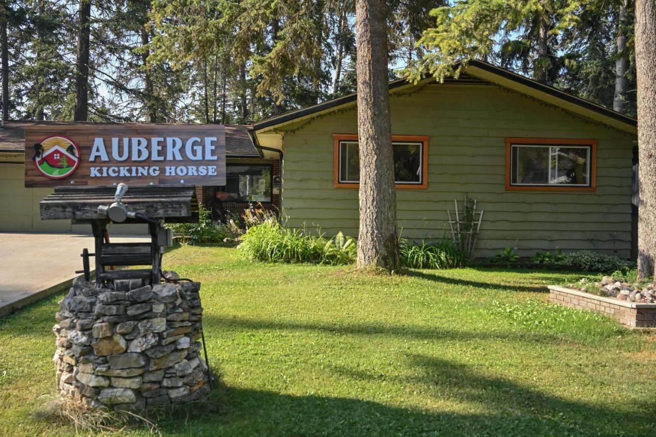 غولدن Auberge Kicking Horse Guest House المظهر الخارجي الصورة