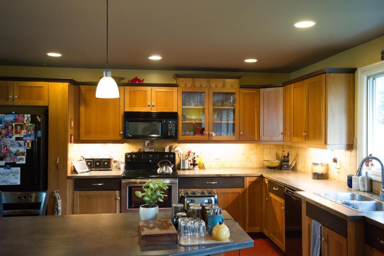 Auberge Kicking Horse Guest House غولدن المظهر الخارجي الصورة